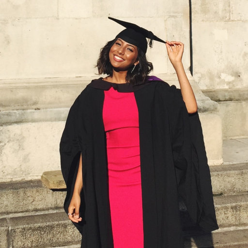 Yasmin - London, : English graduate from King's College London